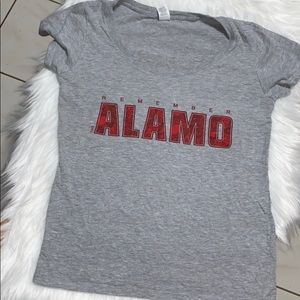 Remember the Alamo size small women’s Texas Tshirt